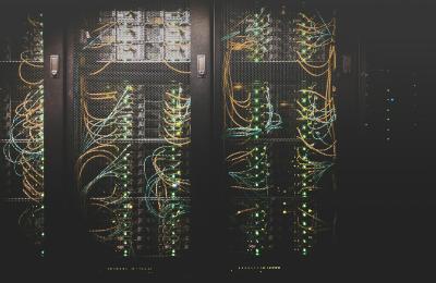 Luzes de servidores em um data center