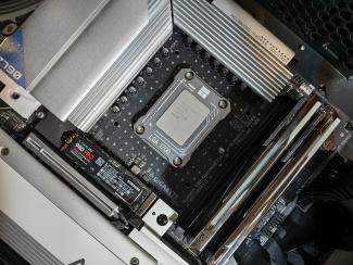 Unidade SSD instalada em uma placa de computador